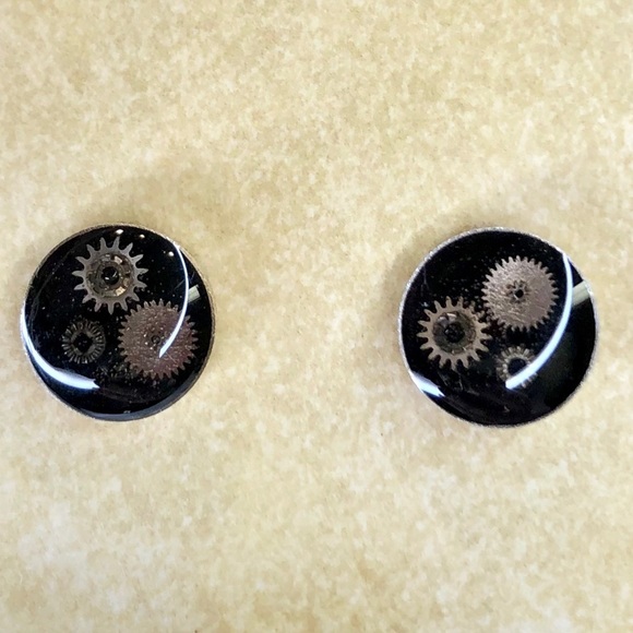 hand made Jewelry - Women tiny studs Steampunk earrings